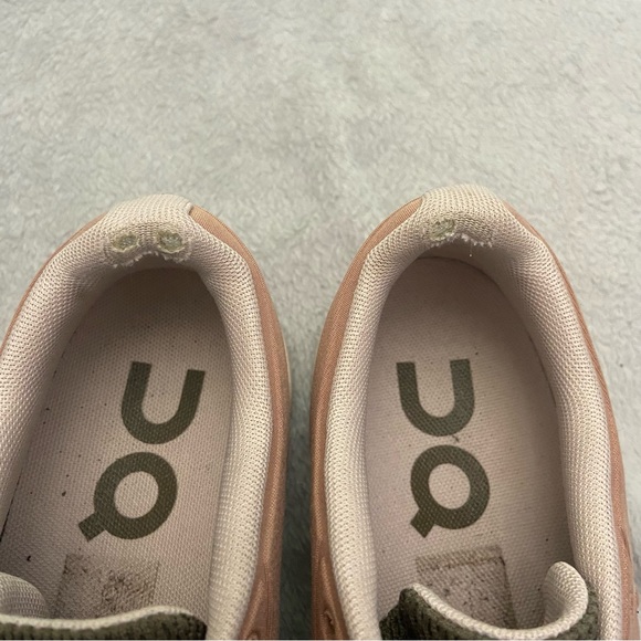 On Running Cloud Low Top Sneaker Shoes Size 7.5 - Picture 8 of 11